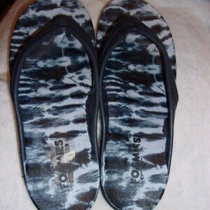 COPY - Skechers foamies size 8 flip flops
